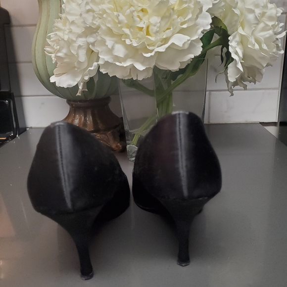 Ann Marino Black Ruffle Satins - Picture 5 of 5